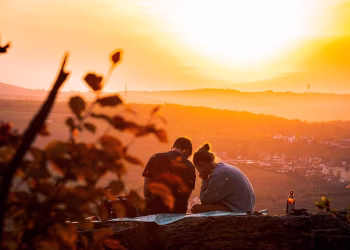 Warning Signs: How to Spot and Avoid Dating Red Flags