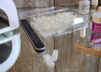 Love in the Digital Age: Navigating the Modern Dating Minefield